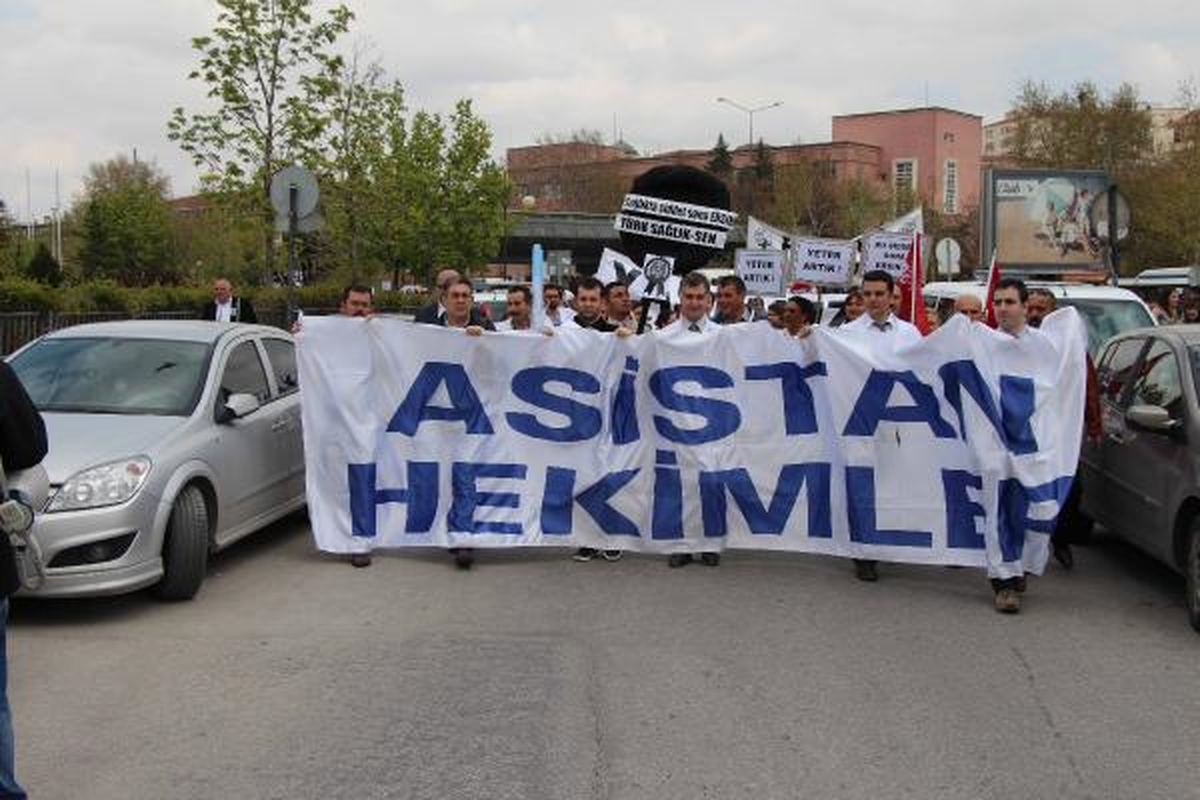 İbni Sina Hastanesi\'ndeki Hekimler Hasta Yakını Tarafından Silahla Tehdit Edildi (2)