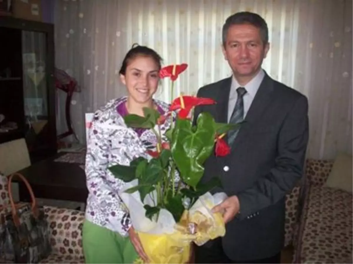 İl Müdürü Keçeci, Kadın Çiftçiler Yarışması Bölge Üçüncüsünü Engin\'i Ziyaret Etti