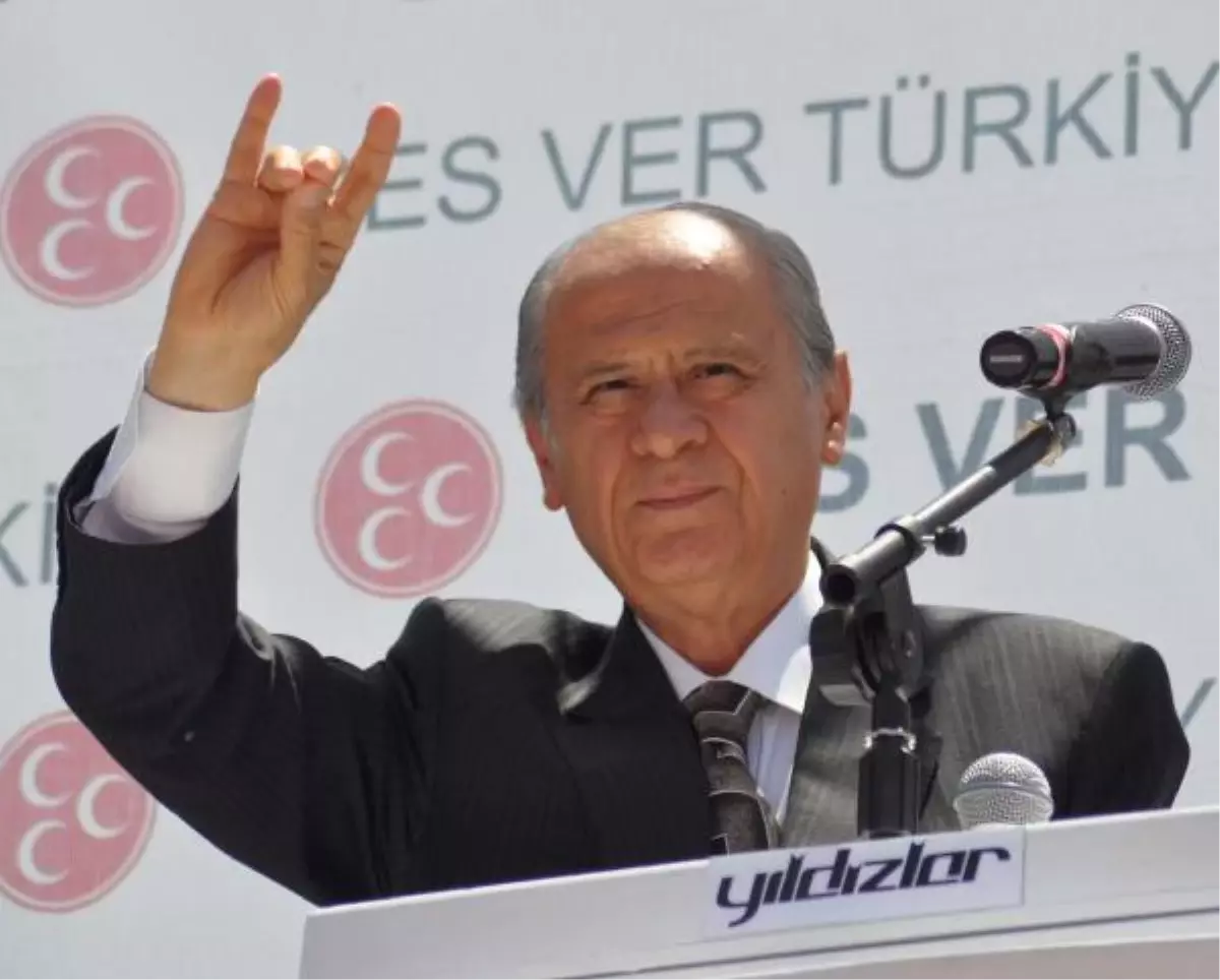 İzmir\'de MHP\'nin Bayrak Mitingi