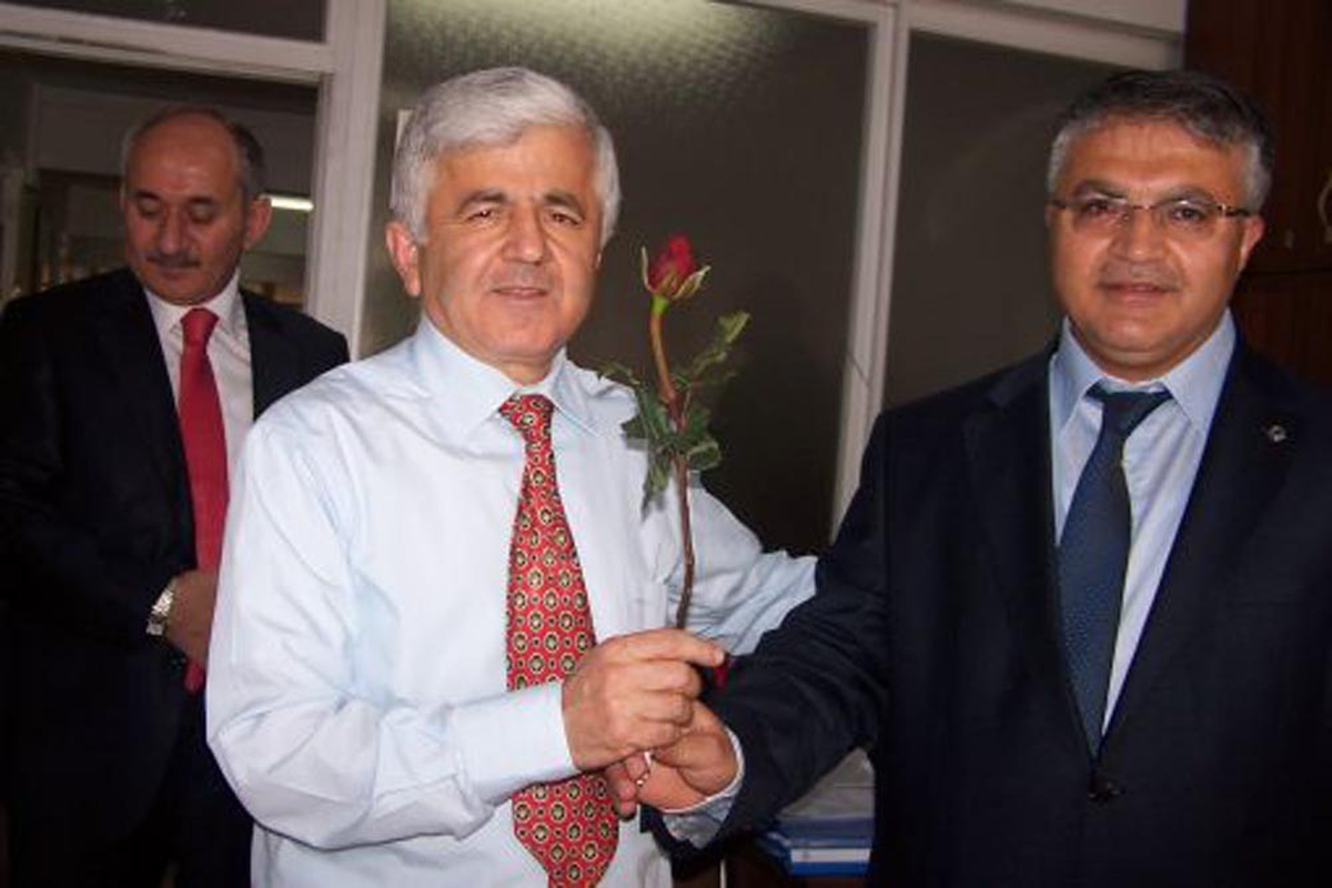 Kdz. Ereğli Müftülüğünden Kamu Kurum ve Kuruluşlara Gül Takdimi