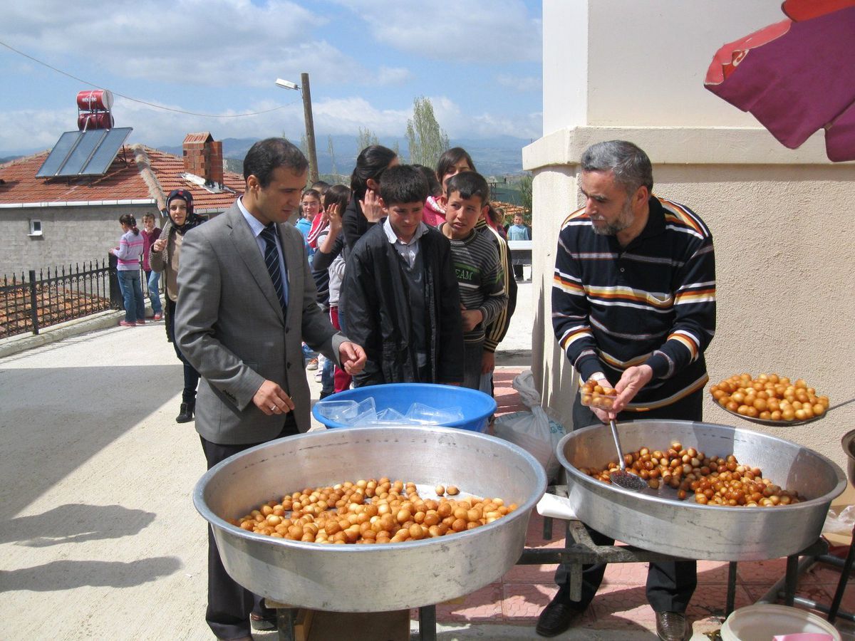 Köylülerden Kutlu Doğum Lokması