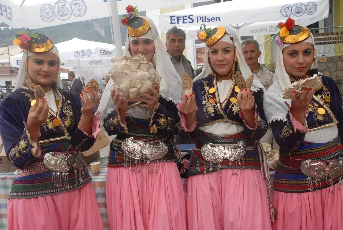 Kuzugöbeği Mantar Festivali Renkli Görüntülerle Başladı