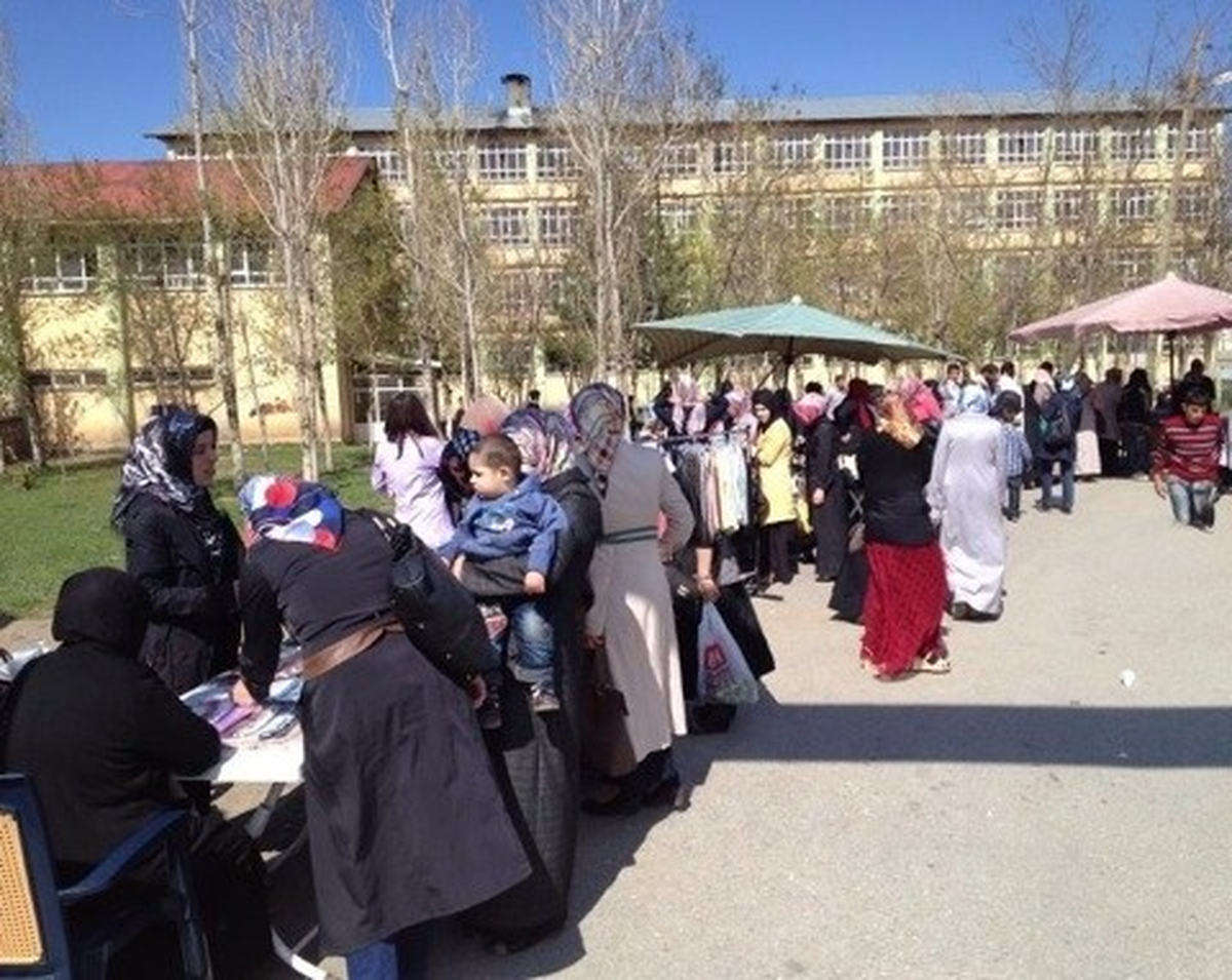 Muş\'ta Öğrenciler Yararına Kermes Düzenlendi