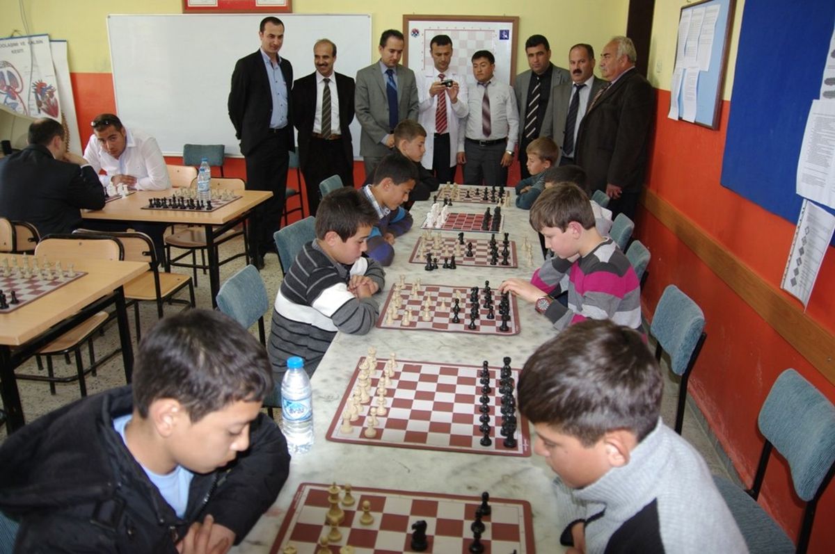 Ortaokullar Arası Satranç Turnuvası Yapıldı