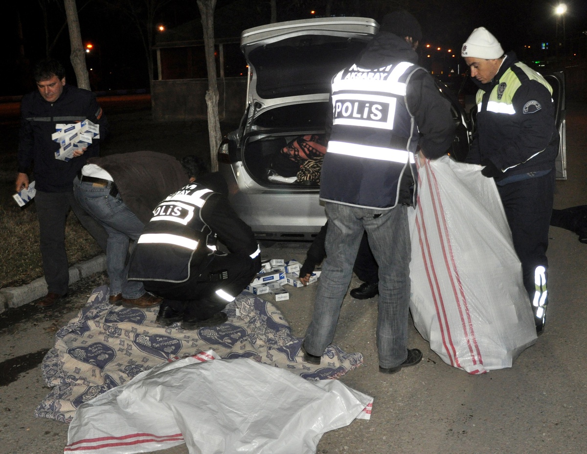 Bagajdan 3 Bin Paket Kaçak Sigara Çıktı