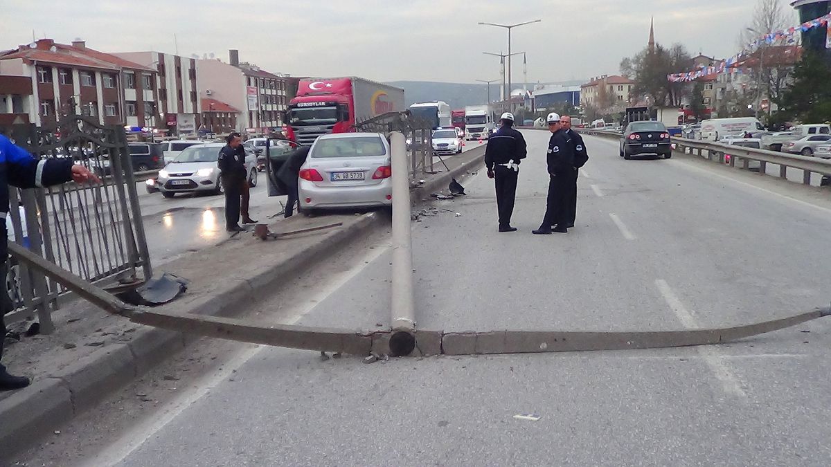 (Özel Haber) Camına Demir Saplanan Tır Sürücüsü Ölümle Burun Buruna Geldi