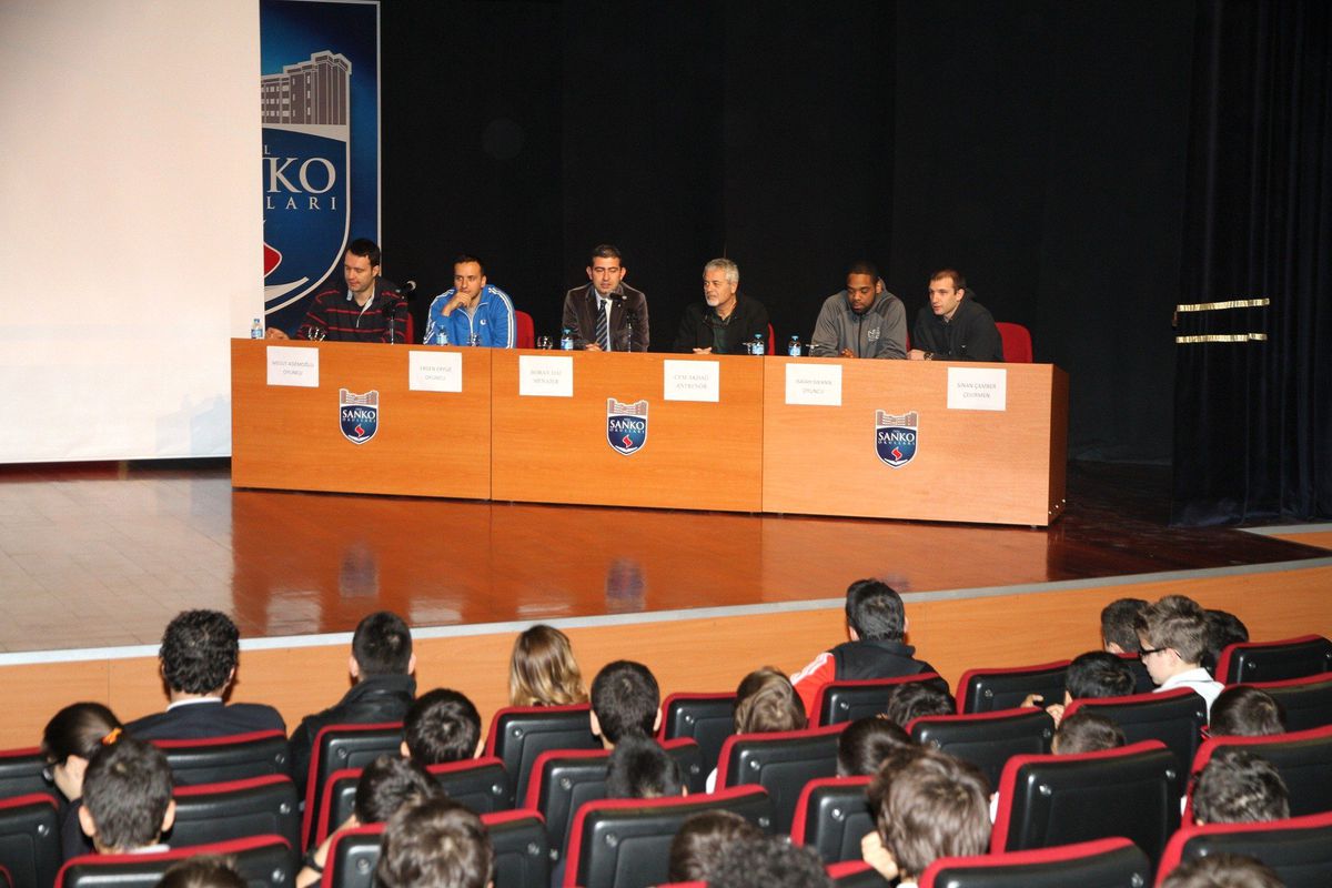 Profesyonel Basketbolcular Sankolu Öğrencilerle Buluştu