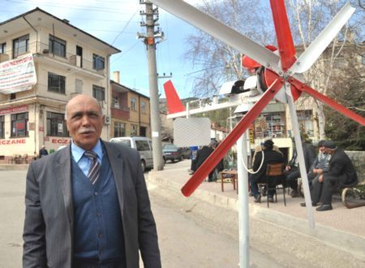 Rüzgar Gülüyle Elektrik Faturasını Yarıya Düşürdü