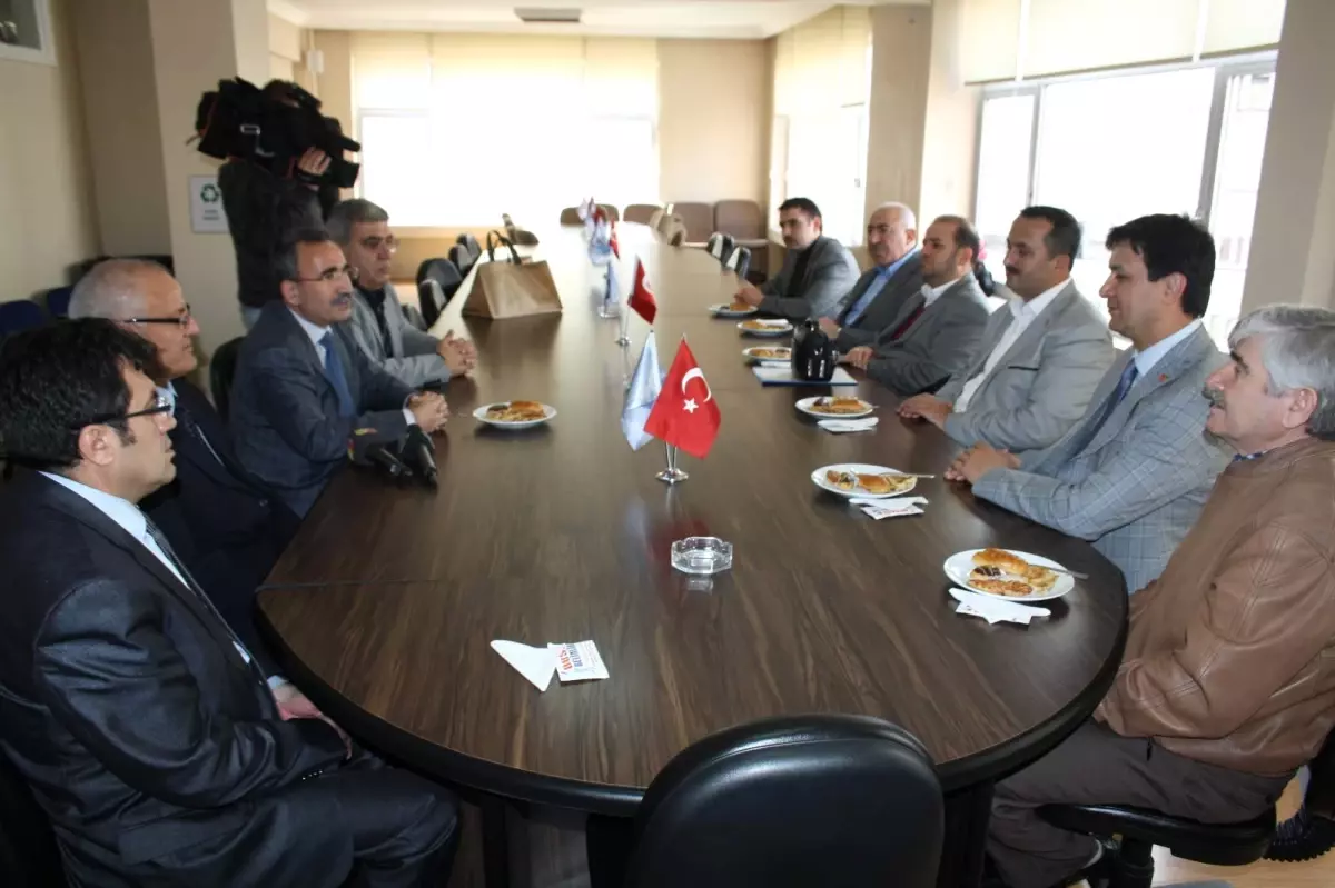 Saadet Partisi Yeni Ufuklar Derneğini Ziyaret Etti