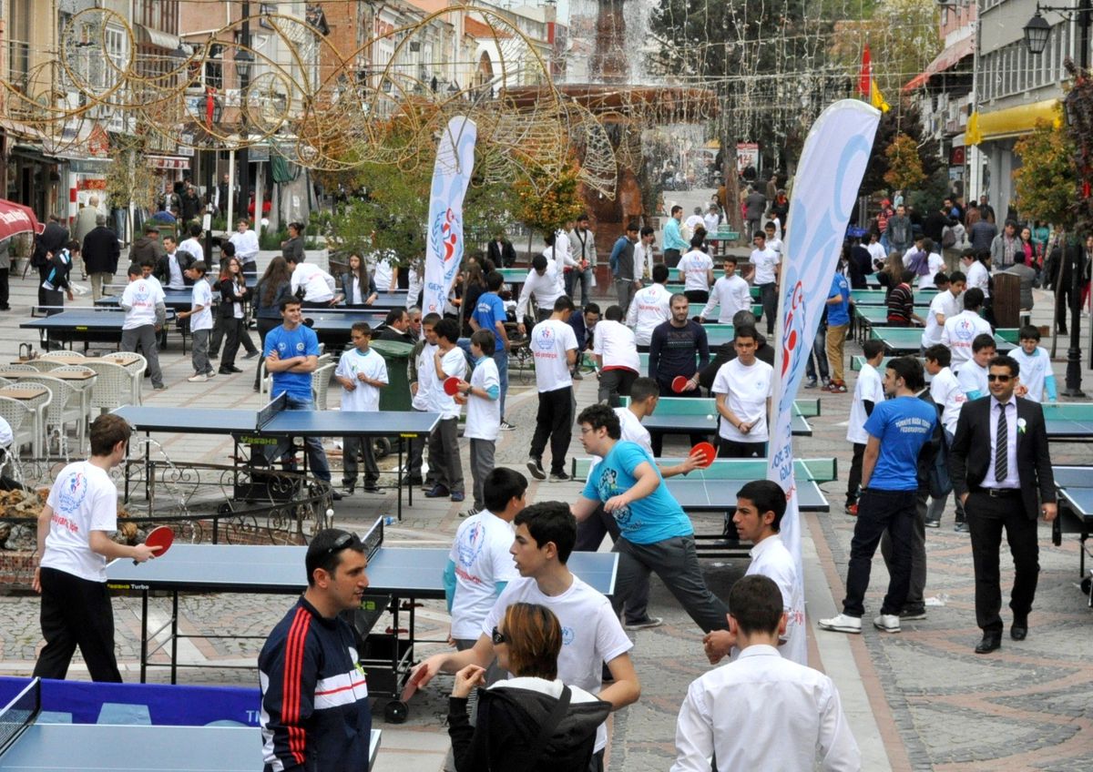 Saraçlar\'da Masatenisi Şöleni