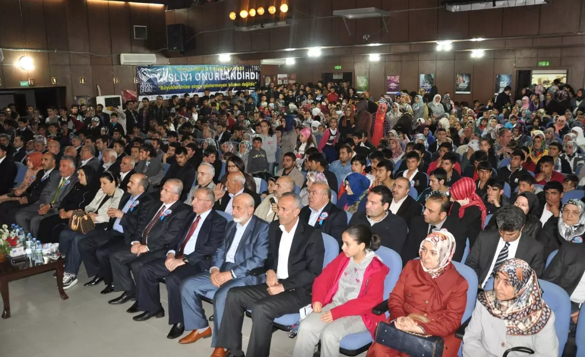 Siirt\'te \'Bilal-İ Habeşi\' Adlı Tiyatro Oyunu Sahnelendi