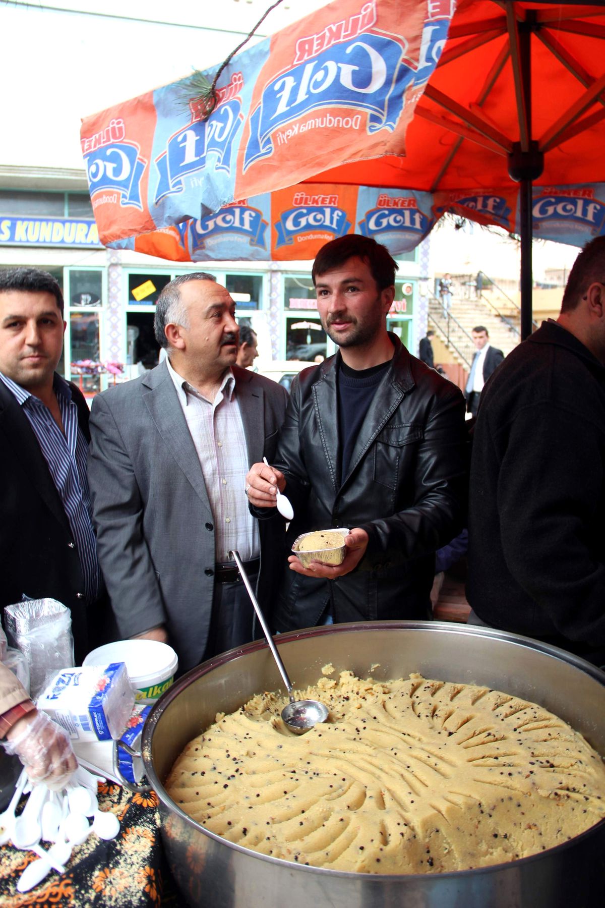 Suşehri'de Kutlu Doğum Haftasında Helva Dağıtıldı