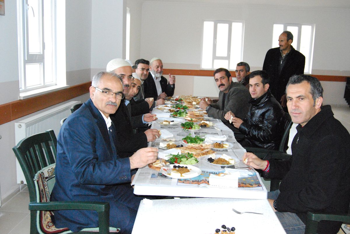 Tatvan\'da Kutlu Doğum Vesilesiyle Sabah Kahvaltıları Camilerde Yapılıyor