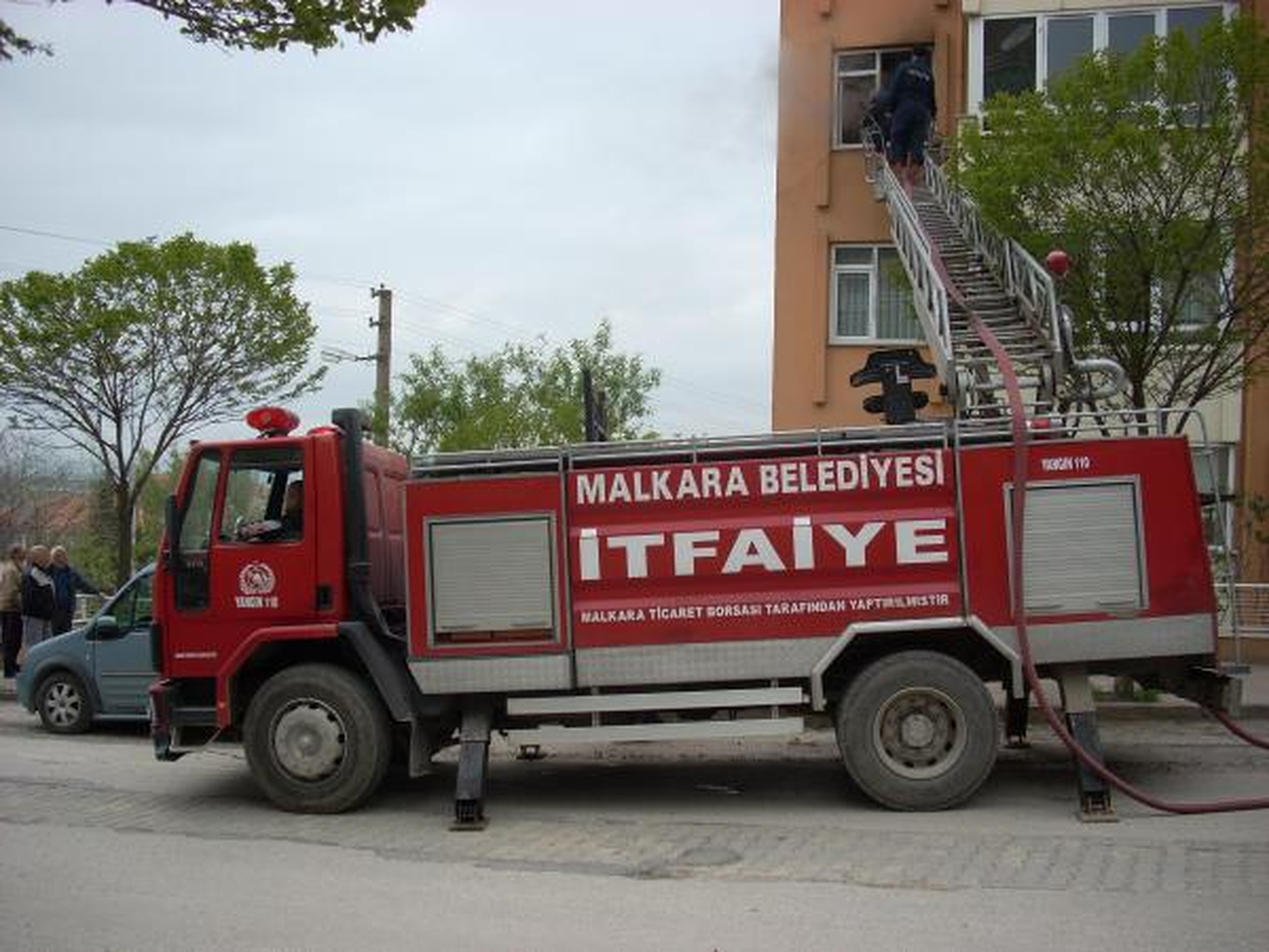 Televizyon Patladı Yangın Çıktı