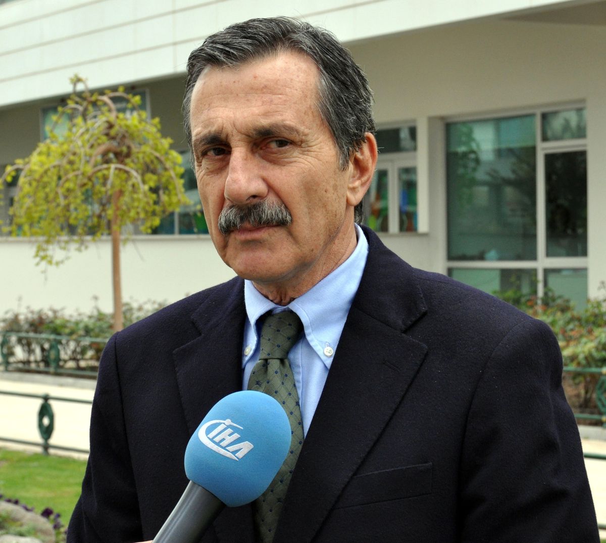 Tepebaşı\'nda Ağaçlara Saldırı