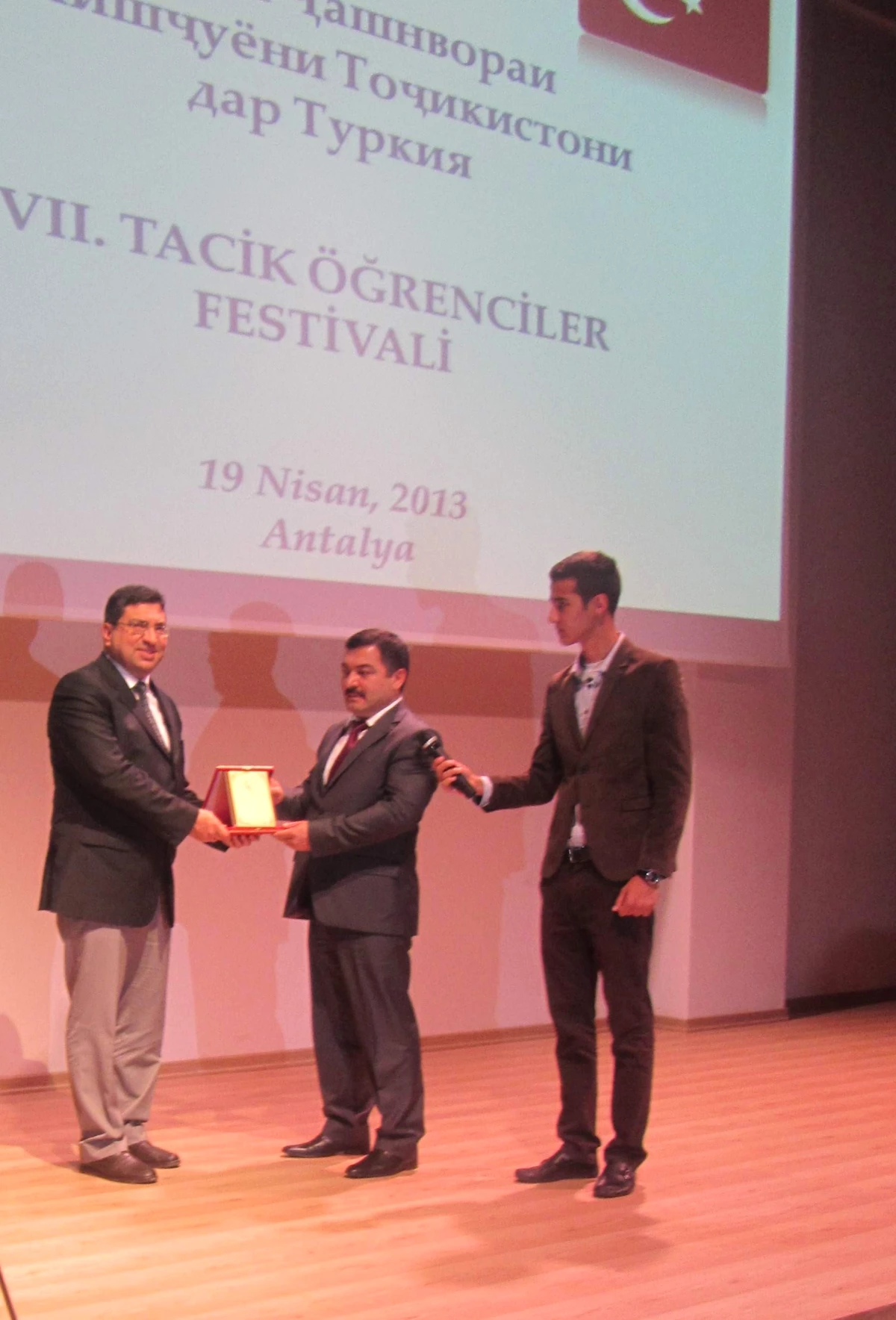 Uaü "7. Tacik Öğrenciler Festivali" Programına Ev Sahipliği Yapıyor