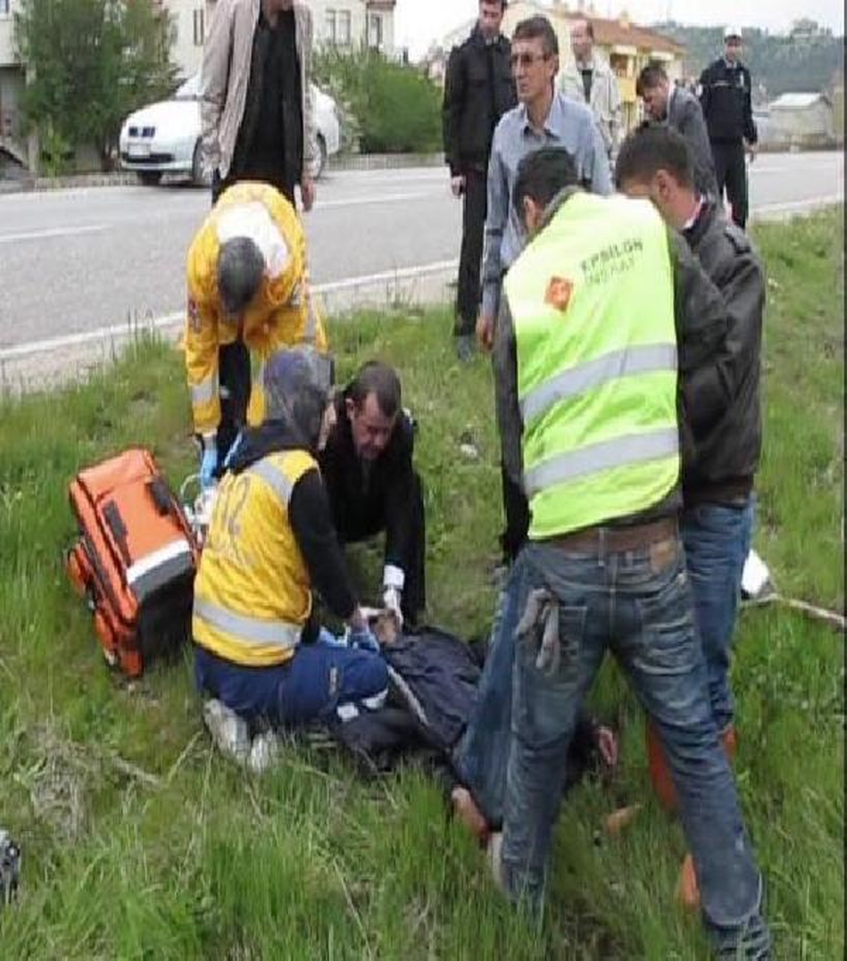 Yaralıya İlk Müdahale Yoldan Geçen Başhekimden