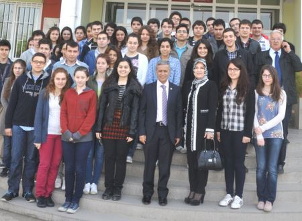 Ygs\'de Başarı Gösteren Öğrenciler Ödüllendirdi