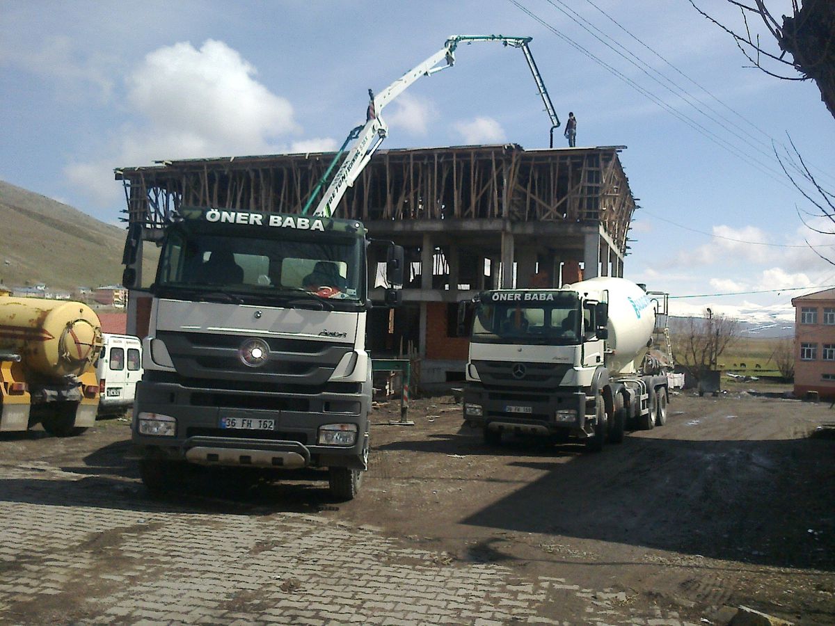 Yurt Binası Yardım Sever Bekliyor