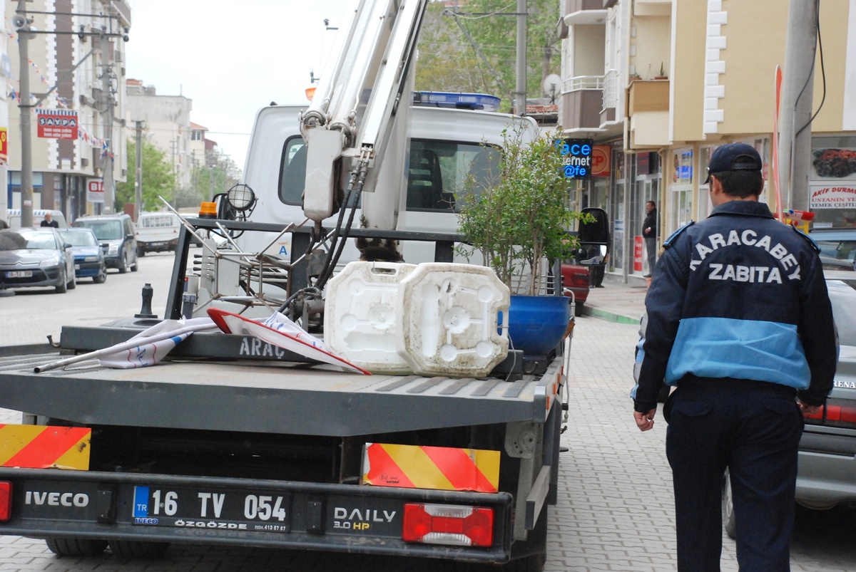 Zabıta ve Polisten Kaldırım Operasyonu