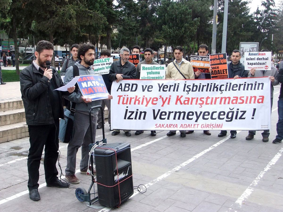 ABD Dışişleri Bakanı Kerry\'nin Gelişi Sakarya\'da Protesto Edildi