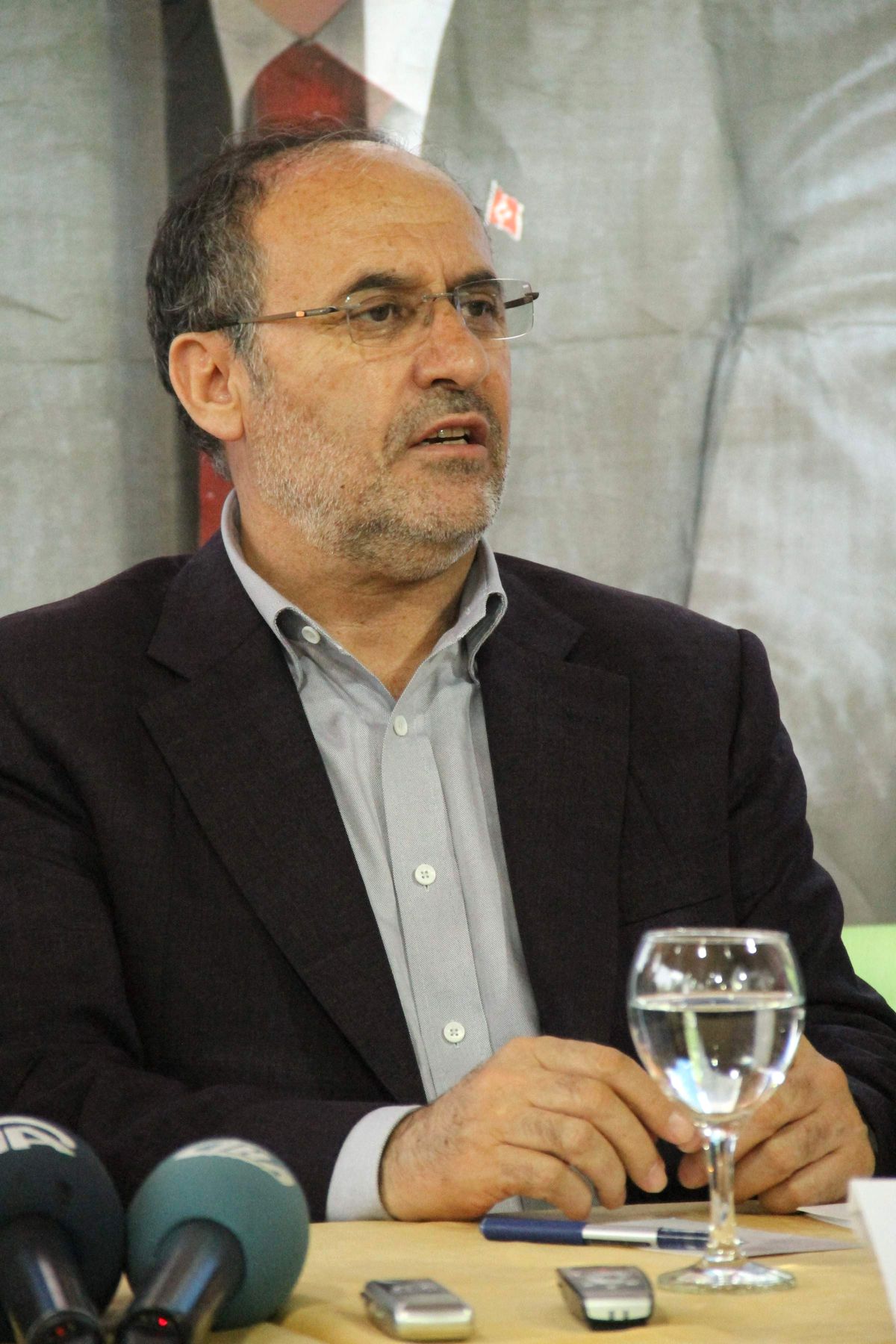 AK Parti\'li Kapusuz Gazetecilerle Bir Araya Geldi