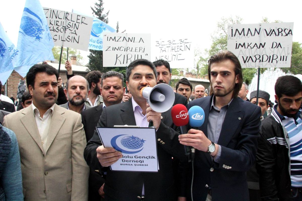 Ayasofya\'nın Camiye Dönüştürülmesi İçin İmza Topladılar