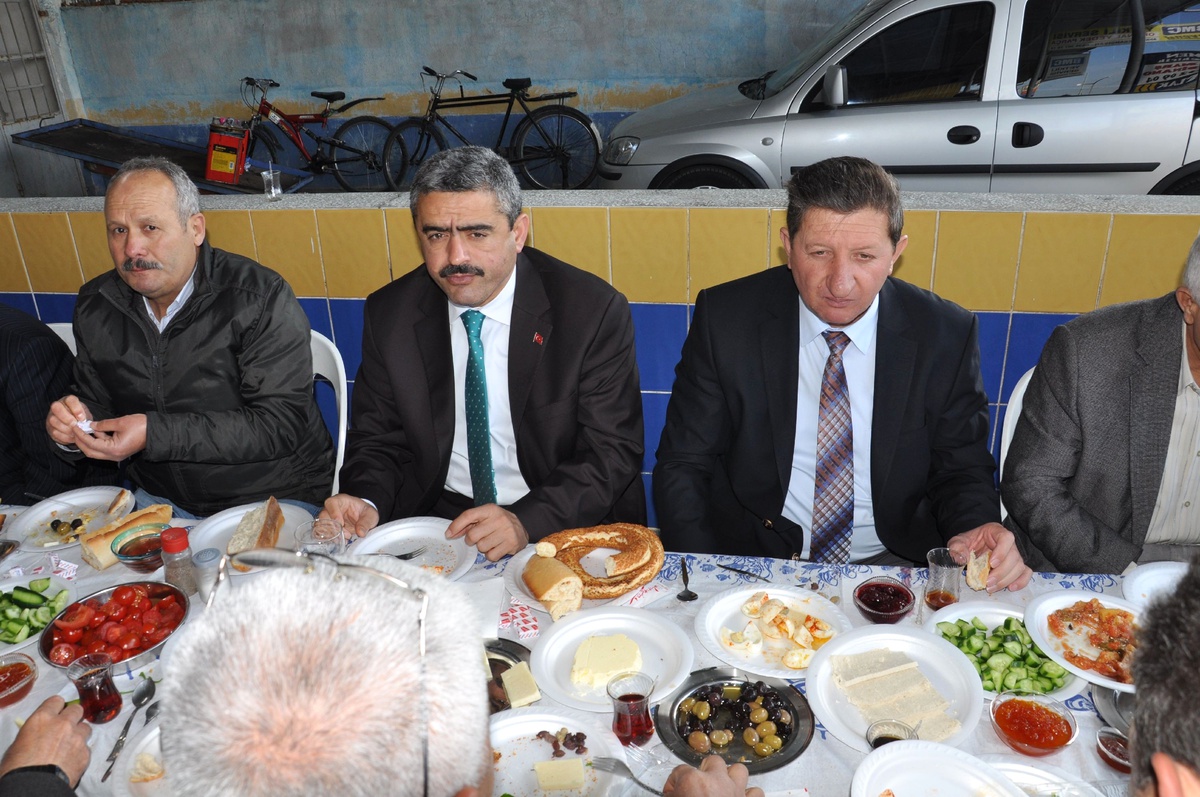 Başkan Alıcık, Nazilli Yeni Sanayi Esnafı ile Kahvaltı Yaptı