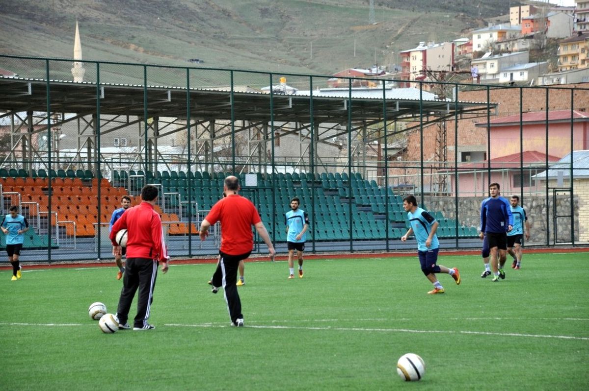 Bayburt Grup Özel İdareden Düzyurt Spor\'a Tatlı Karşılama