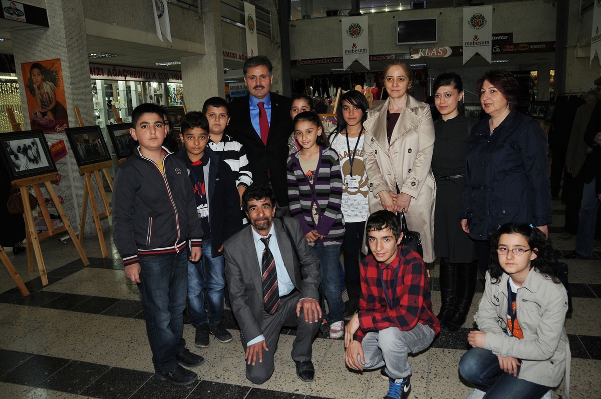 Çakır, Özal Fotoğraf Sergisi\'ni Gezdi