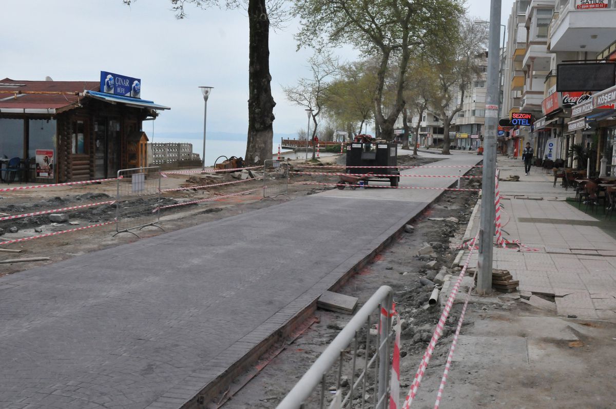 Çınar Caddesinde Baskı Beton Çalışmaları Sürüyor