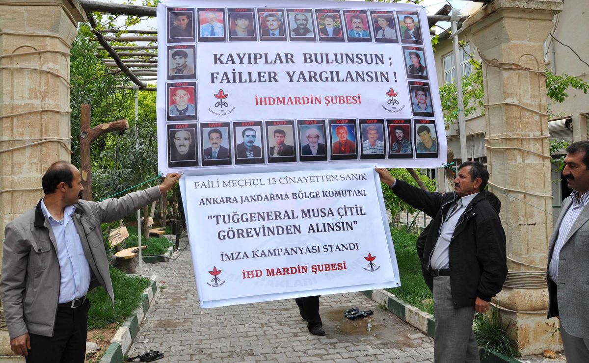 Derik\'te, Tuğgeneral Çitil\'in Görevden Alınması İçin İmza Kampanyası