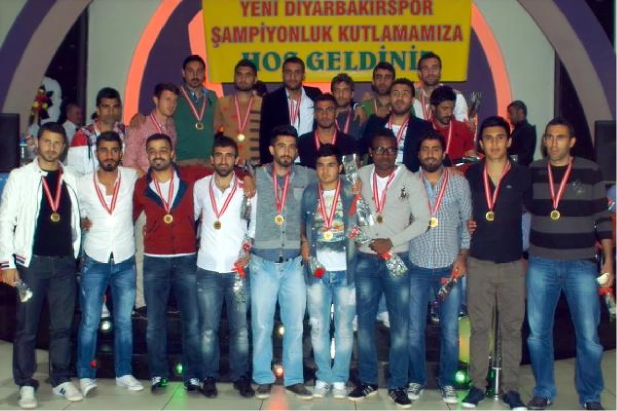 Yeni Diyarbakırspor 3\'üncü Lige Çıktı