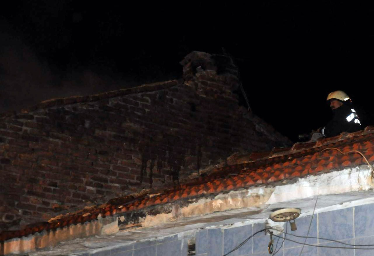Elektrik Panosundan Çıkan Yangın Paniğe Neden Oldu