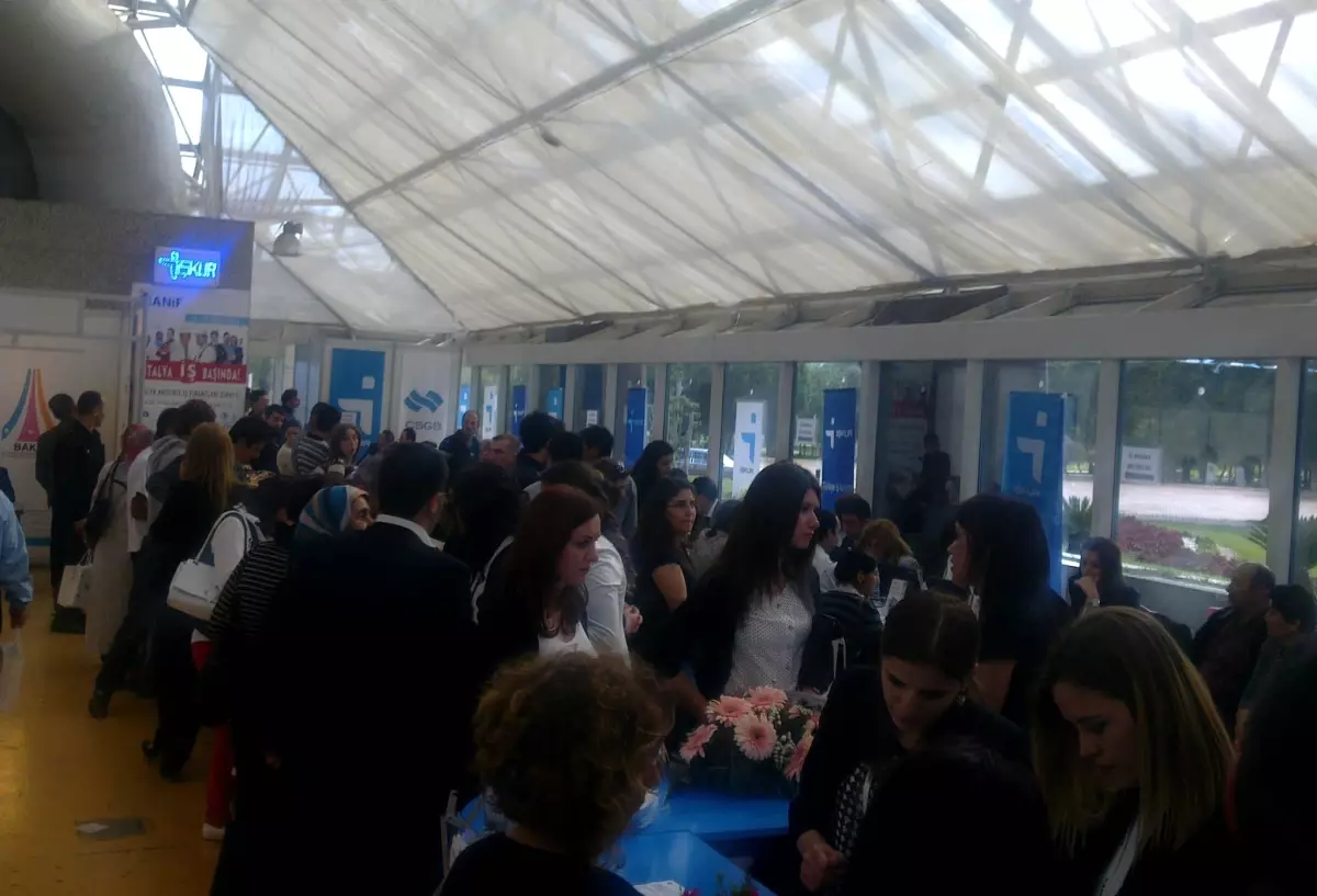 Elmalı Myo Öğrencileri, Fuarda Özel Firmalarla Buluştu