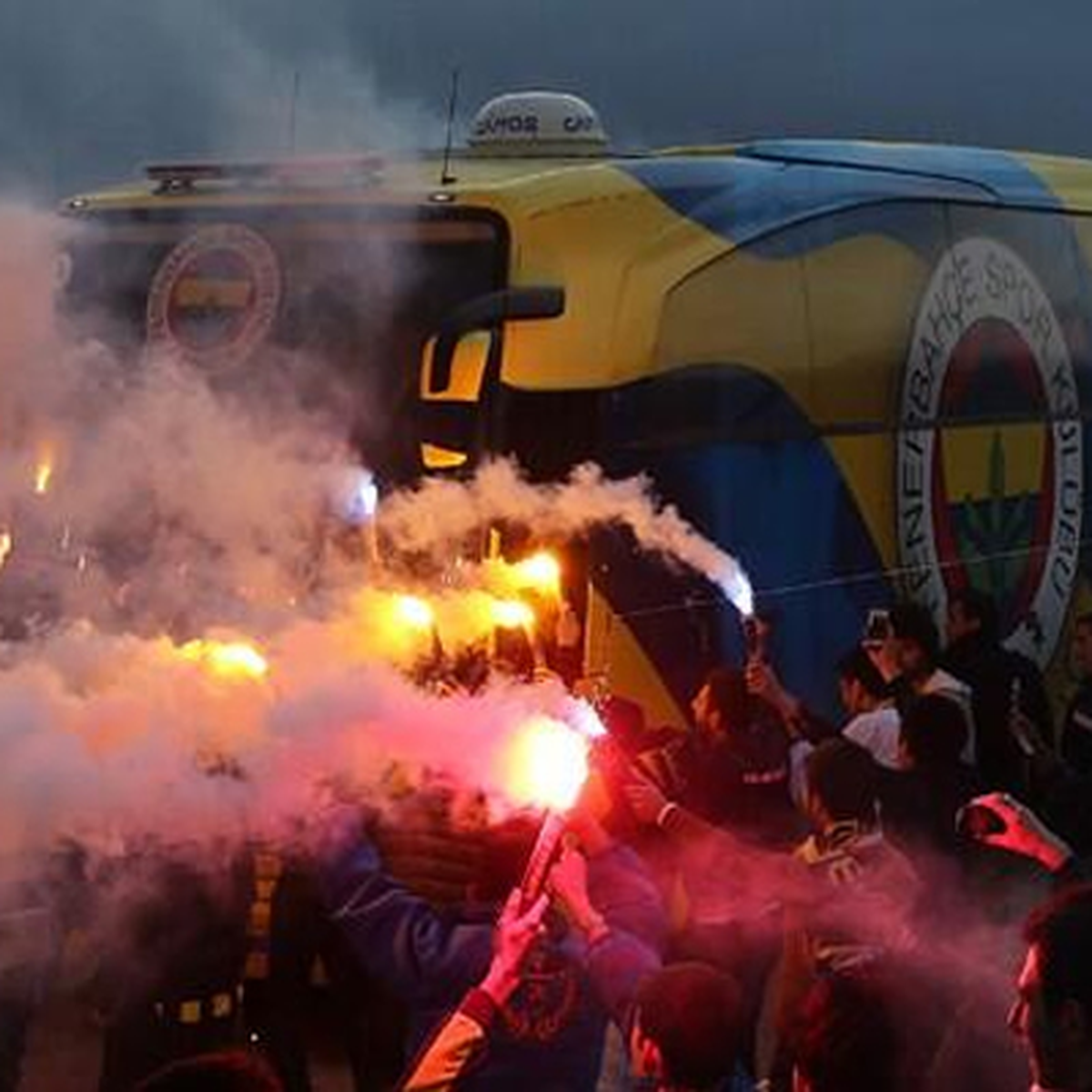 Fenerbahçe\'ye Coşkulu Karşılama