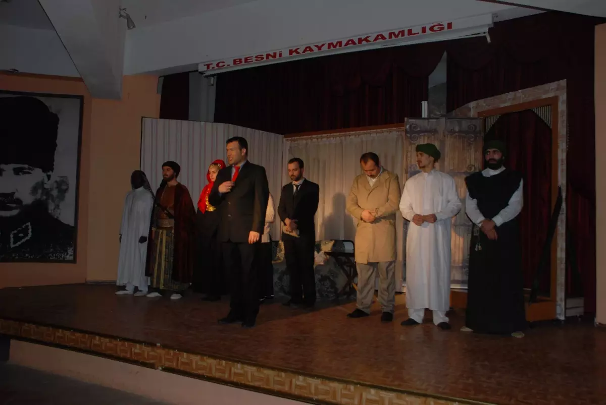 'Gül Devri Ev' Tiyatro Oyunu Besnililer'le Buluştu