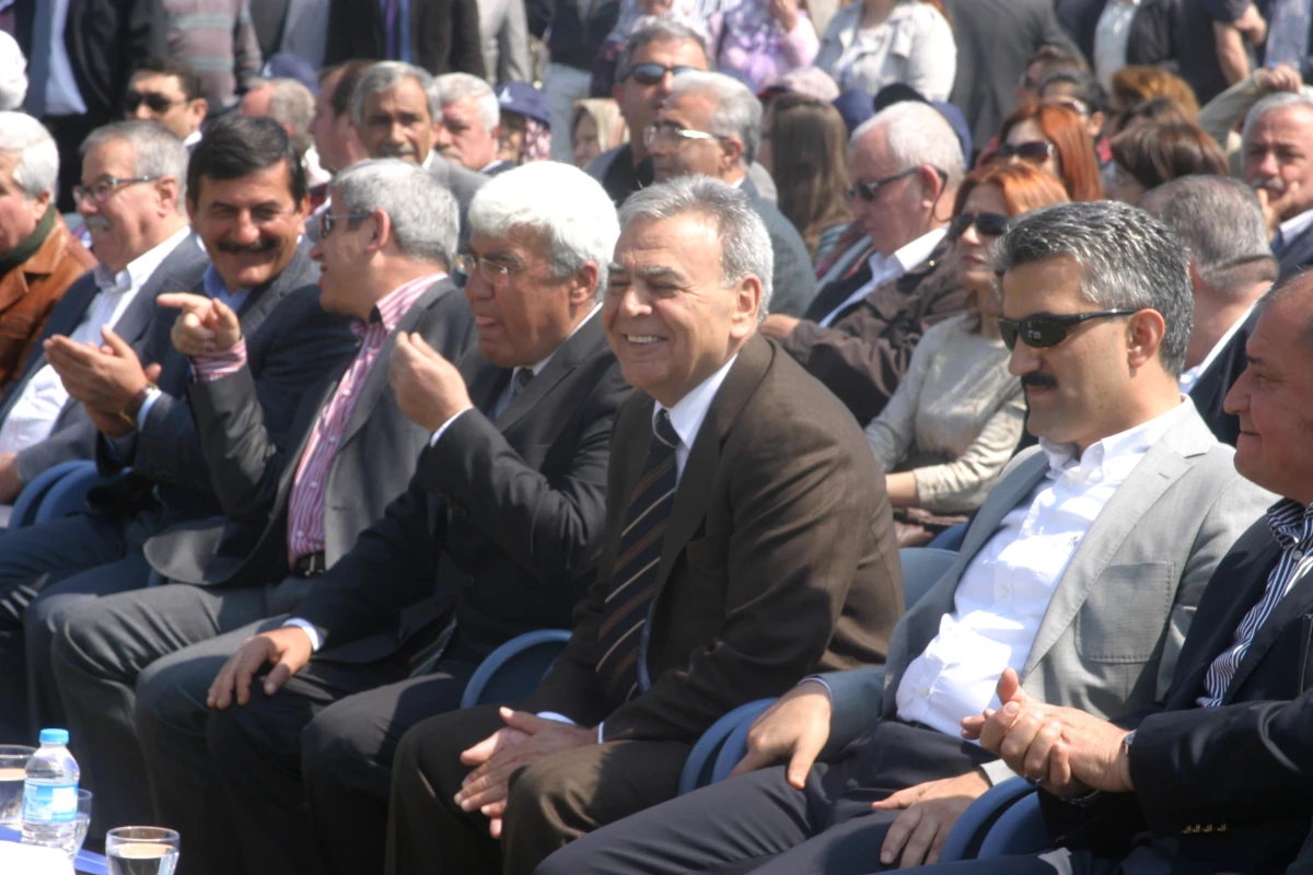 İzmir Büyükşehir Belediyesi, Bayındır\'da 3.5 Milyon Liralık Çiçek Alım Protokolü İmzaladı