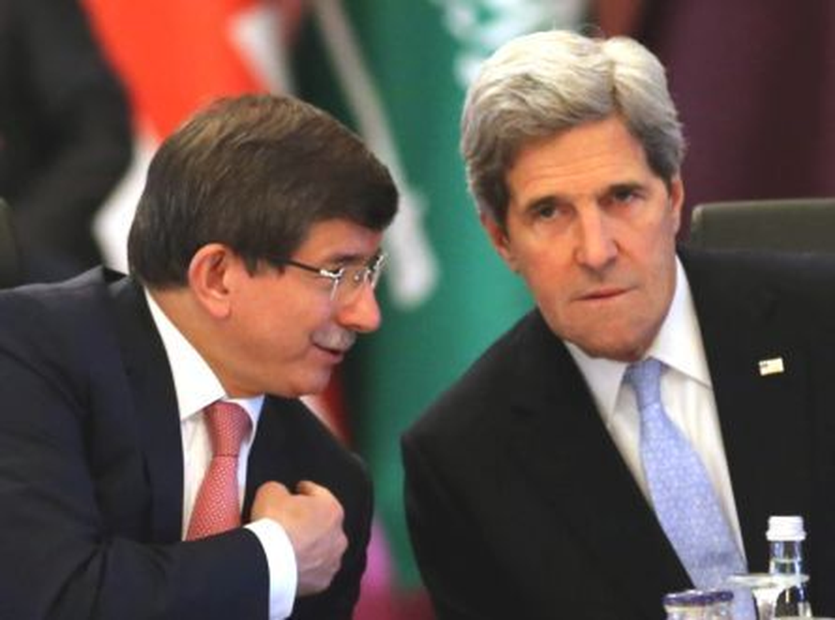 John Kerry ve Davutoğlu\'na Protesto Şoku
