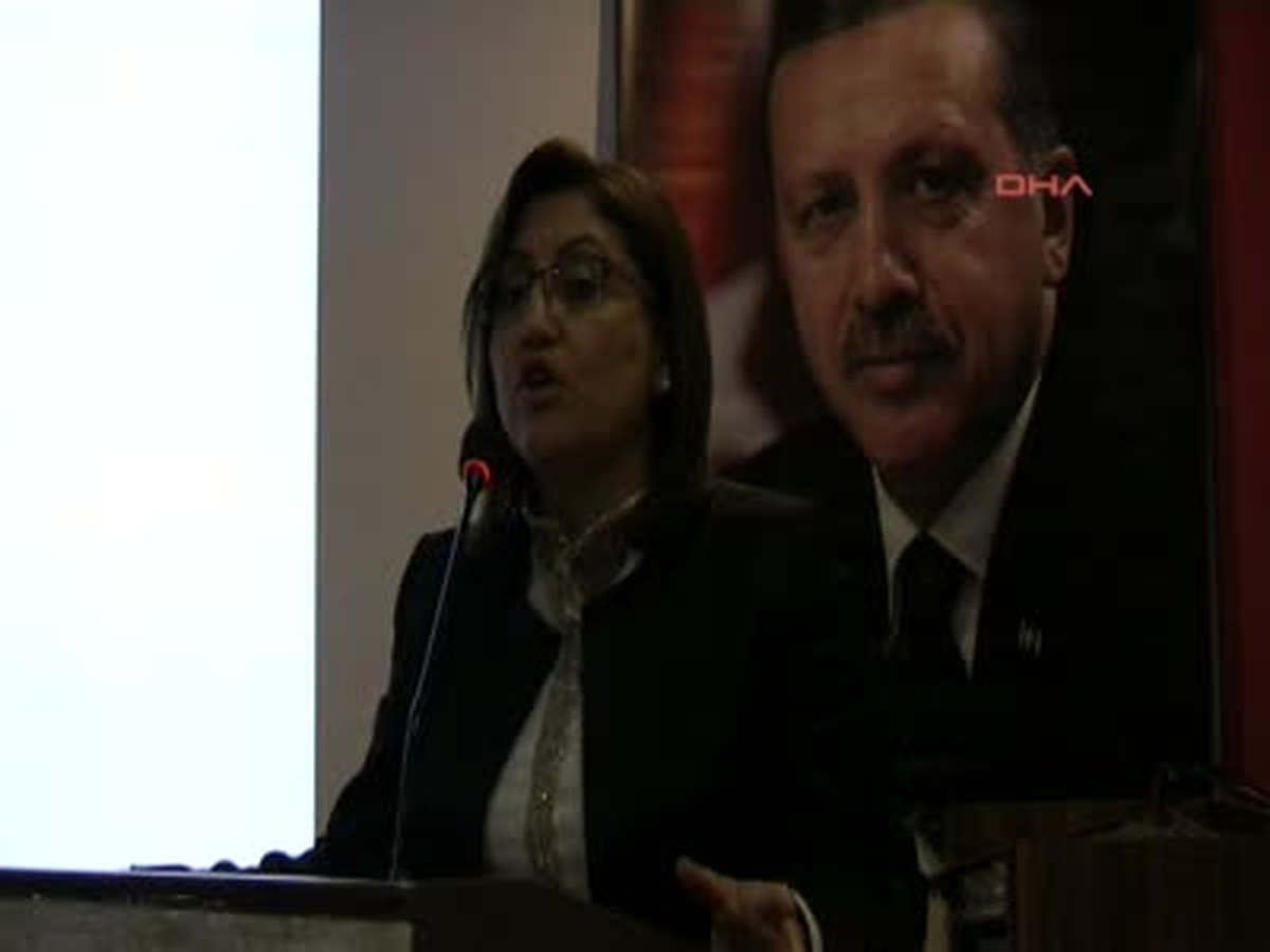 Bakan Asansörde Mahsur Kaldı