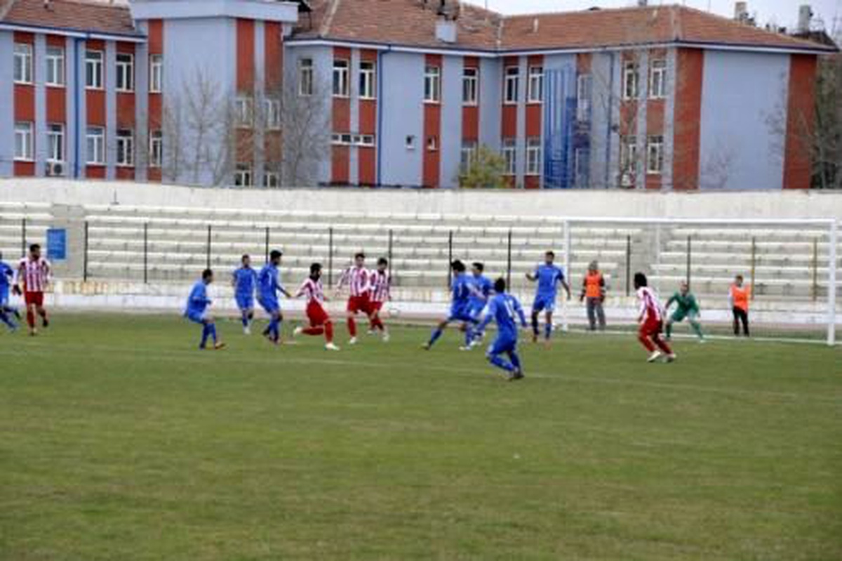 Karaman Belediye Spor Ceyhan\'ı Konuk Ediyor