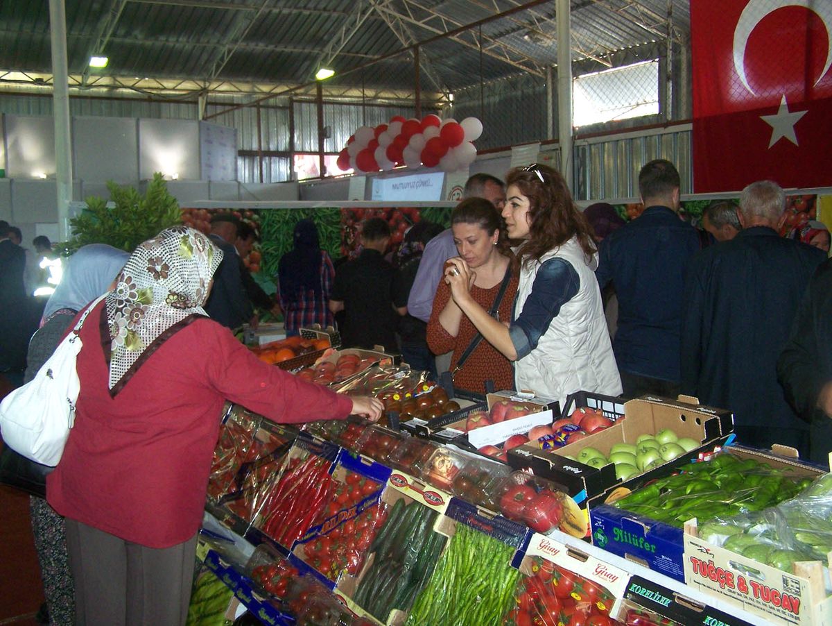 Korkuteli\'de Öğrenciler Tarım Fuarını Gezdi