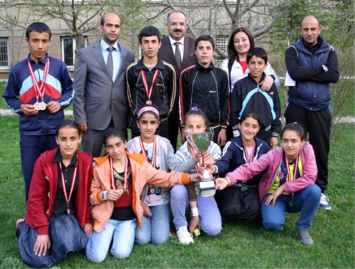 Köy Okulu Sporda 8 İl Birinciliği Kazandı
