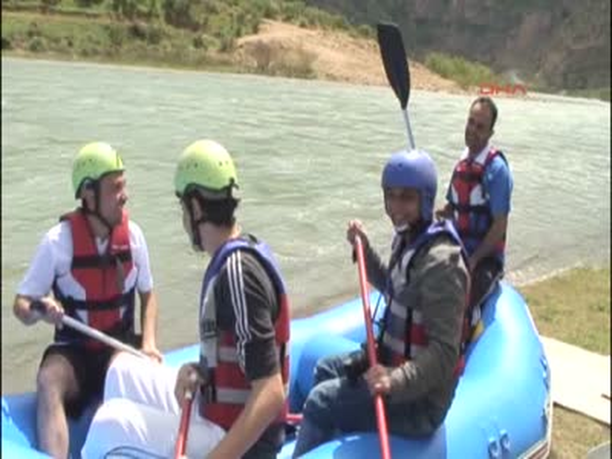Botan Nehri\'nde Rafting Keyfi