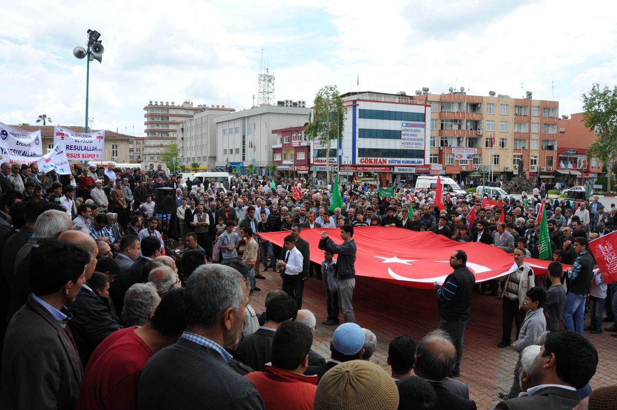 Tarsus\'ta Kutlu Doğum Yürüyüşü