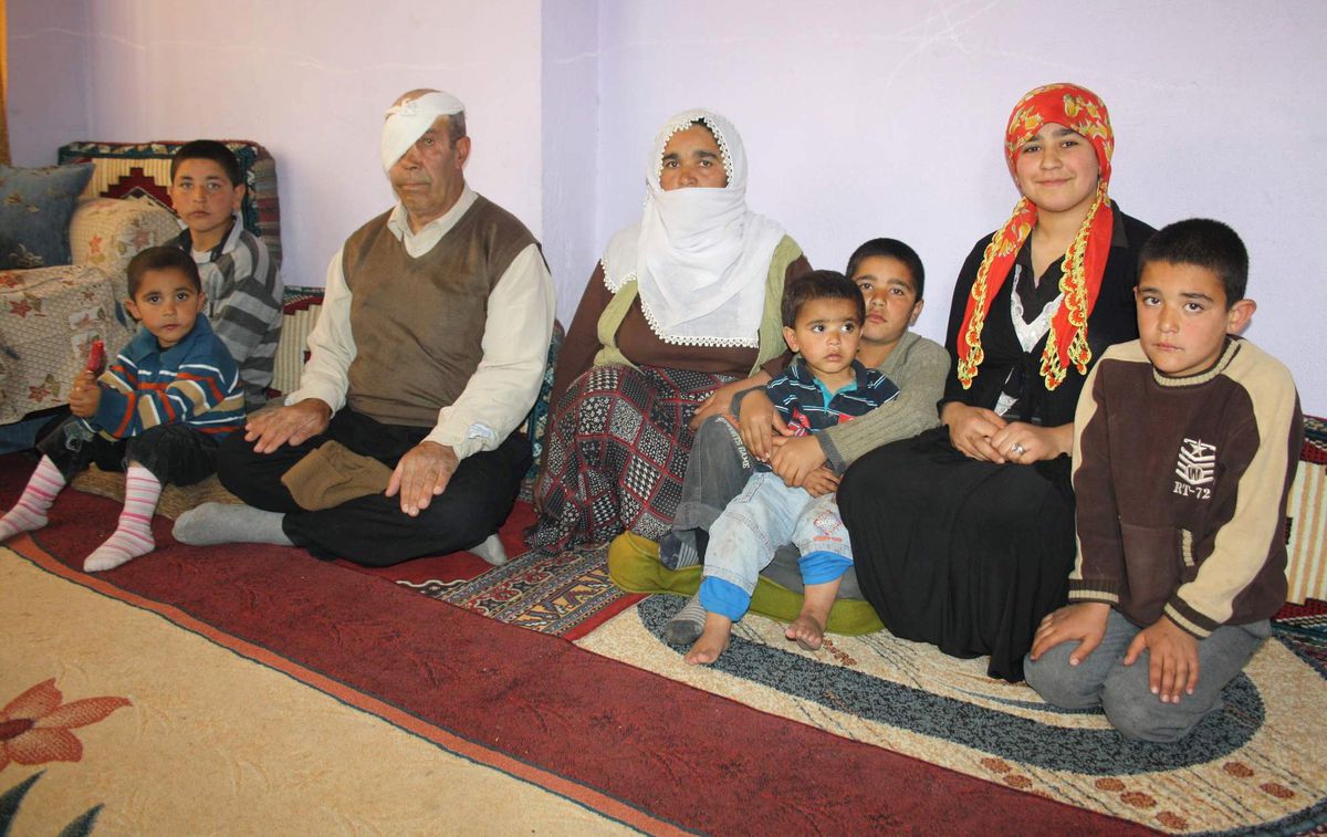 Yoksul Komşularına Arsa Aldılar