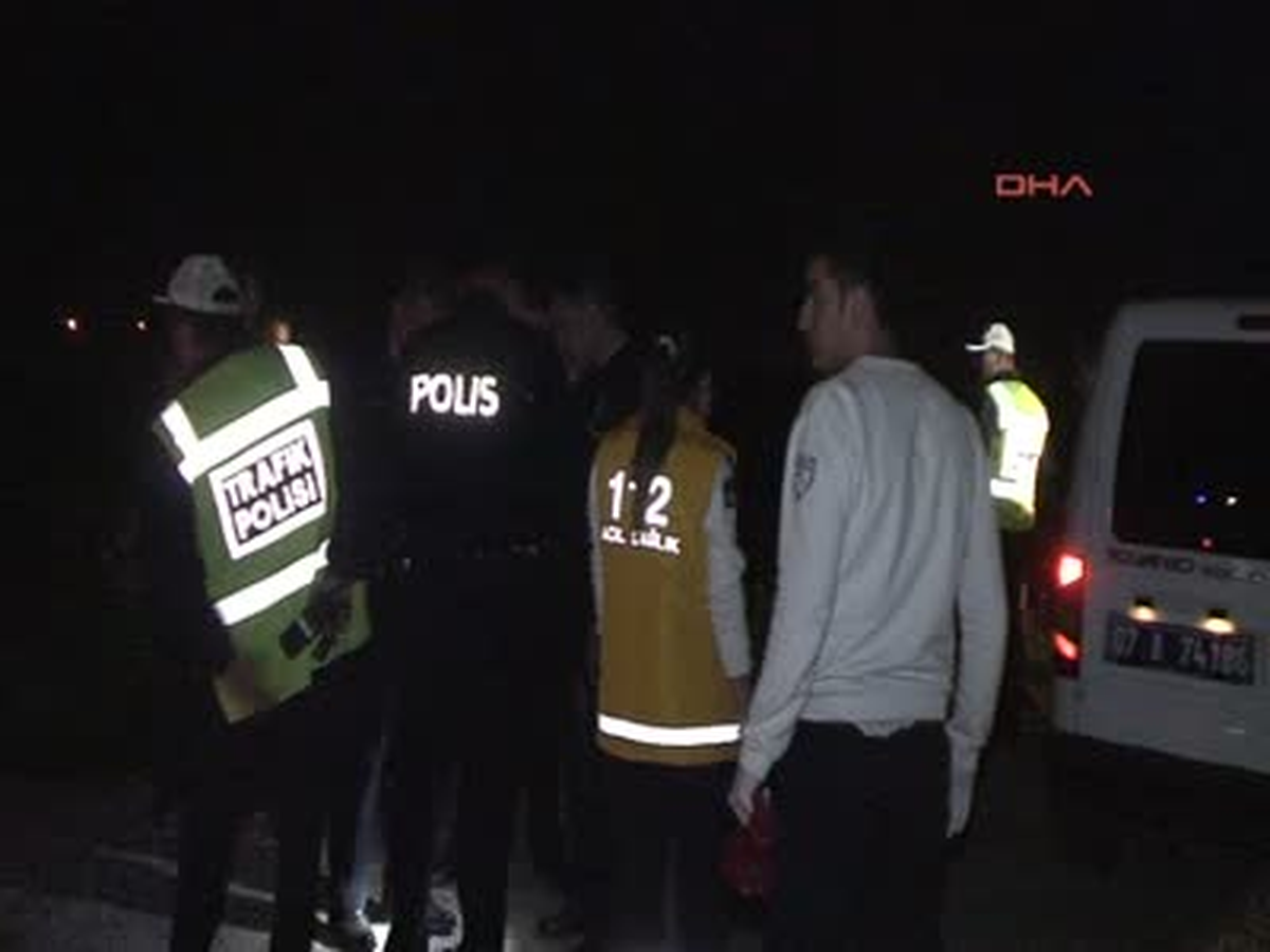 Antalya Polis ve İtfaiyeden Araç Kurtarma Operasyonu Polis ve İtfaiyeden Araç Kurtarma Operasyonu