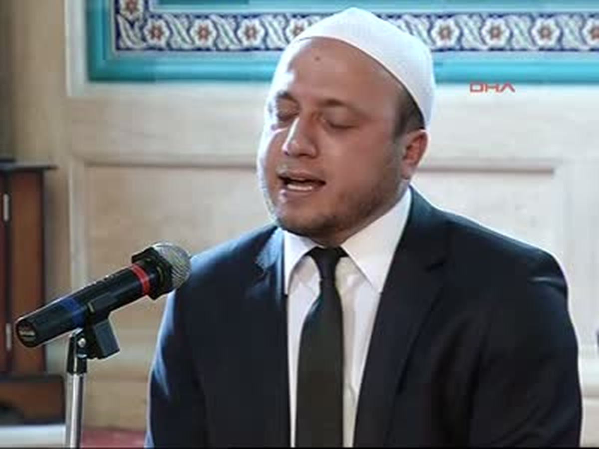 Çiçek, Camide Taburede Oturdu