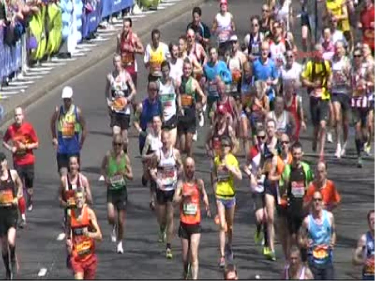Londra Maratonu Renkli Görüntülere Sahne Oldu