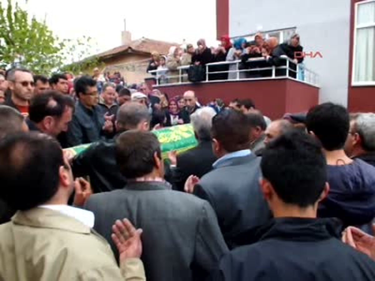 Kaza Kurbanı Öğretmen Toprağa Verildi